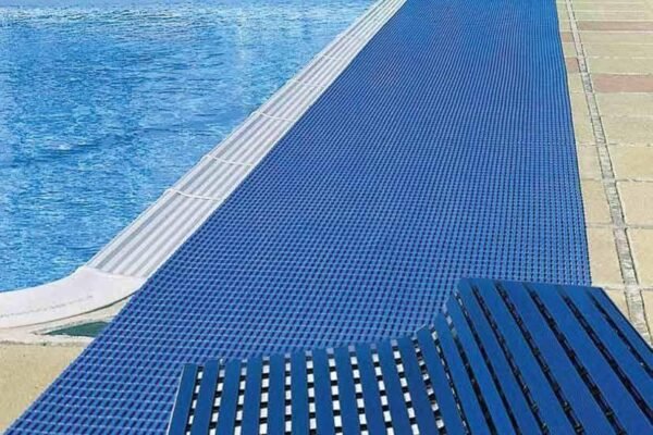 Swimming pool mat